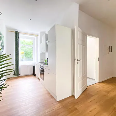 Freundliche Mit Regendusche, Kueche, Waschmaschine&trockner, Tv, Wlan דירה לייפציג