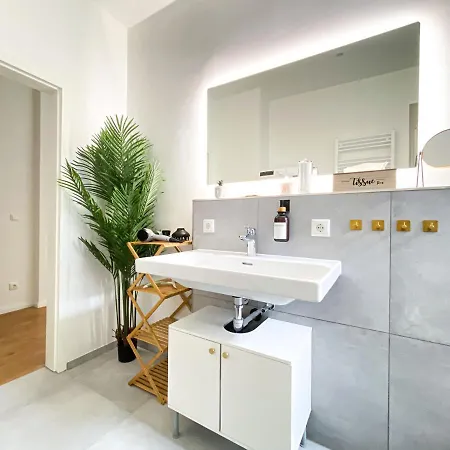 Freundliche Mit Regendusche, Kueche, Waschmaschine&trockner, Tv, Wlan לייפציג