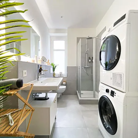 דירה Freundliche Mit Regendusche, Kueche, Waschmaschine&trockner, Tv, Wlan