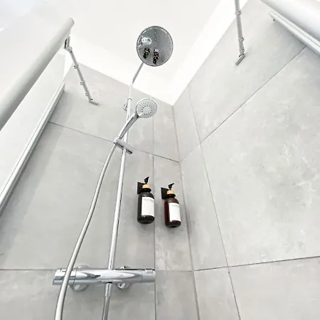 Freundliche Mit Regendusche, Kueche, Waschmaschine&trockner, Tv, Wlan *