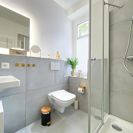 דירה Freundliche Mit Regendusche, Kueche, Waschmaschine&trockner, Tv, Wlan לייפציג