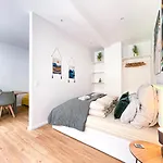 Freundliche Mit Regendusche, Kueche, Waschmaschine&trockner, Tv, Wlan Leipzig