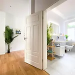 Freundliche Mit Regendusche, Kueche, Waschmaschine&trockner, Tv, Wlan *