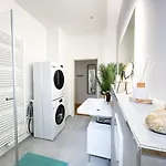Freundliche Mit Regendusche, Kueche, Waschmaschine&trockner, Tv, Wlan Daire Leipzig