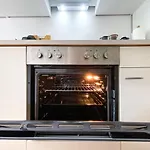 Freundliche Mit Regendusche, Kueche, Waschmaschine&trockner, Tv, Wlan * Leipzig