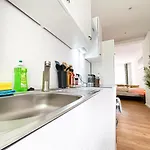 Freundliche Mit Regendusche, Kueche, Waschmaschine&trockner, Tv, Wlan Daire Leipzig