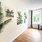 Freundliche Mit Regendusche, Kueche, Waschmaschine&trockner, Tv, Wlan * Leipzig