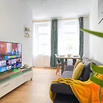 Freundliche Mit Regendusche, Kueche, Waschmaschine&trockner, Tv, Wlan Leipzig