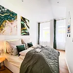 Freundliche Mit Regendusche, Kueche, Waschmaschine&trockner, Tv, Wlan Daire