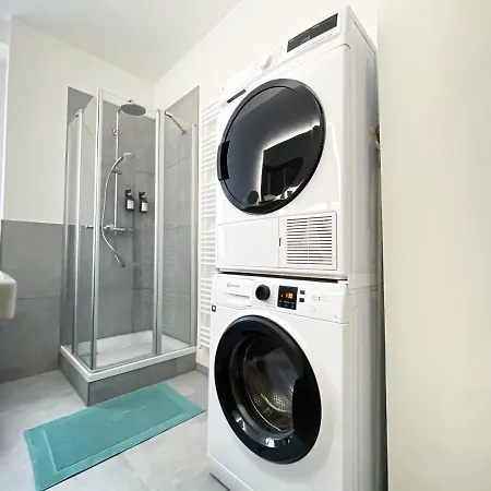 Daire Freundliche Mit Regendusche, Kueche, Waschmaschine&trockner, Tv, Wlan *