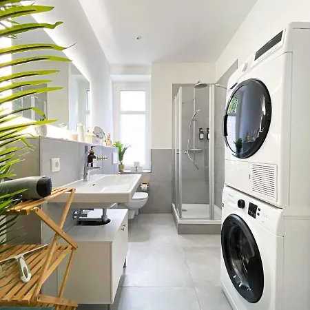 Apartment Freundliche Mit Regendusche, Kueche, Waschmaschine&trockner, Tv, Wlan