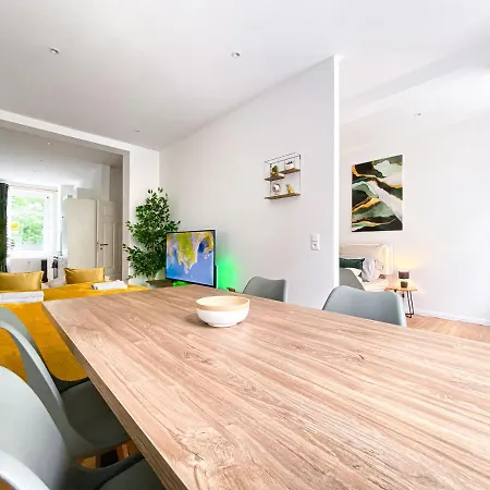 Daire Freundliche Mit Regendusche, Kueche, Waschmaschine&trockner, Tv, Wlan Leipzig