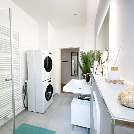 Freundliche Mit Regendusche, Kueche, Waschmaschine&trockner, Tv, Wlan Apartment Leipzig