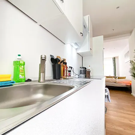 Freundliche Mit Regendusche, Kueche, Waschmaschine&trockner, Tv, Wlan Daire Leipzig