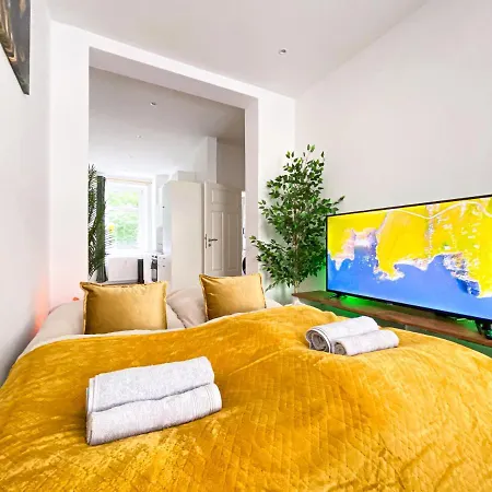 Freundliche Mit Regendusche, Kueche, Waschmaschine&trockner, Tv, Wlan Apartment Leipzig