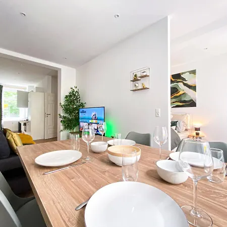 Freundliche Mit Regendusche, Kueche, Waschmaschine&trockner, Tv, Wlan Apartment