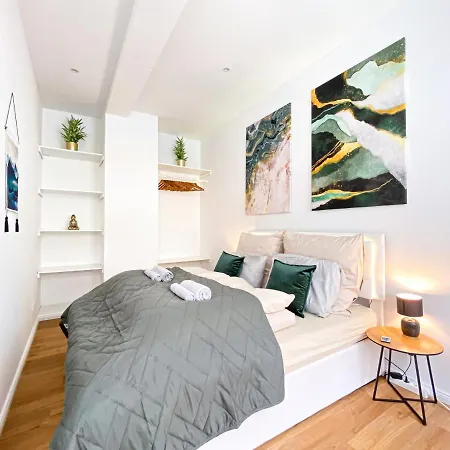Apartment Freundliche Mit Regendusche, Kueche, Waschmaschine&trockner, Tv, Wlan *