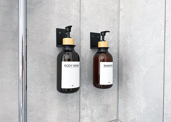 Freundliche Mit Regendusche, Kueche, Waschmaschine&trockner, Tv, Wlan * Leipzig