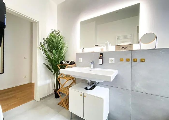 Freundliche Mit Regendusche, Kueche, Waschmaschine&trockner, Tv, Wlan Leipzig