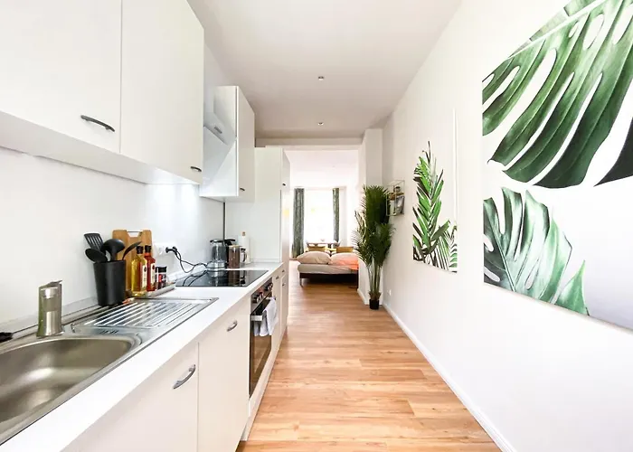 Freundliche Mit Regendusche, Kueche, Waschmaschine&trockner, Tv, Wlan Apartment Leipzig