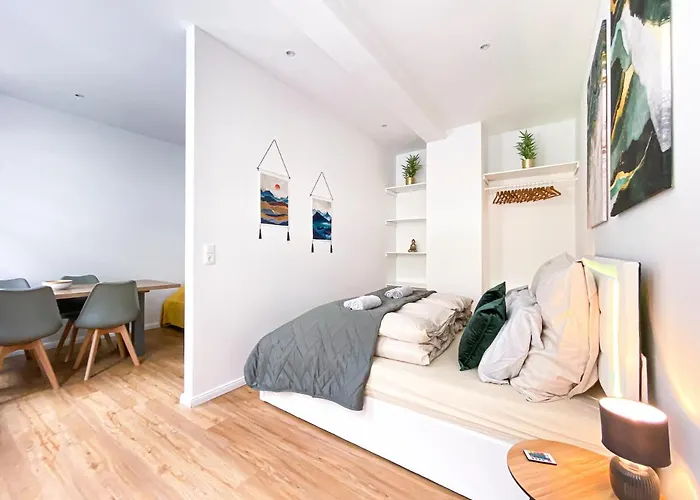 Freundliche Mit Regendusche, Kueche, Waschmaschine&trockner, Tv, Wlan Leipzig