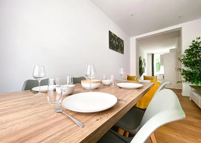 Apartment Freundliche Mit Regendusche, Kueche, Waschmaschine&trockner, Tv, Wlan *