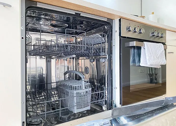 Freundliche Mit Regendusche, Kueche, Waschmaschine&trockner, Tv, Wlan Leipzig