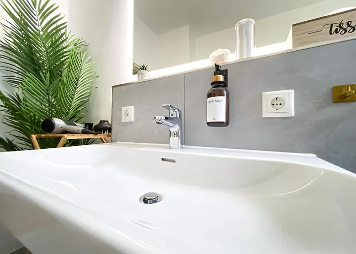 Freundliche Mit Regendusche, Kueche, Waschmaschine&trockner, Tv, Wlan