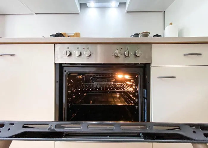 Freundliche Mit Regendusche, Kueche, Waschmaschine&trockner, Tv, Wlan * Leipzig