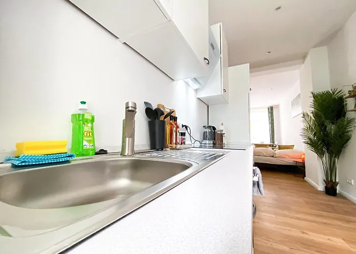 Freundliche Mit Regendusche, Kueche, Waschmaschine&trockner, Tv, Wlan Apartment Leipzig