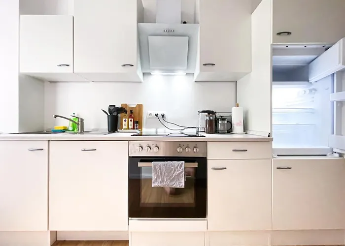 Freundliche Mit Regendusche, Kueche, Waschmaschine&trockner, Tv, Wlan Appartement