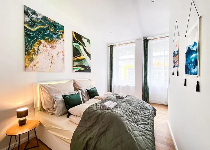 Freundliche Mit Regendusche, Kueche, Waschmaschine&trockner, Tv, Wlan Apartment