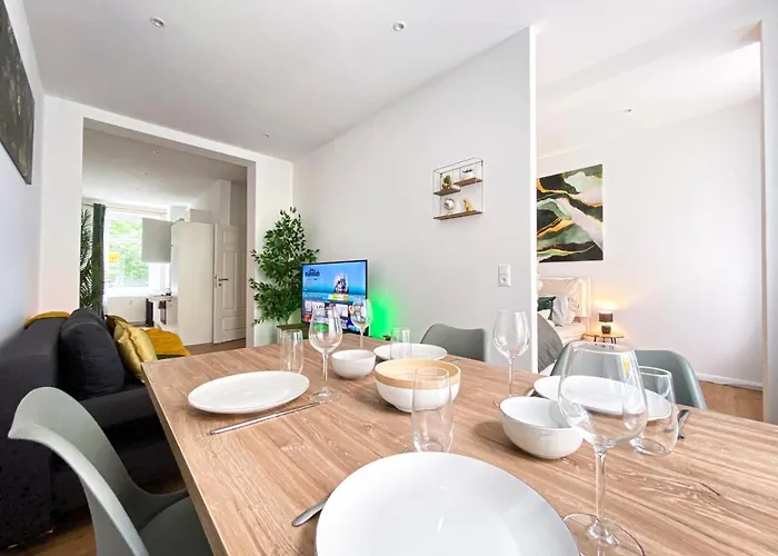 Freundliche Mit Regendusche, Kueche, Waschmaschine&trockner, Tv, Wlan Apartment